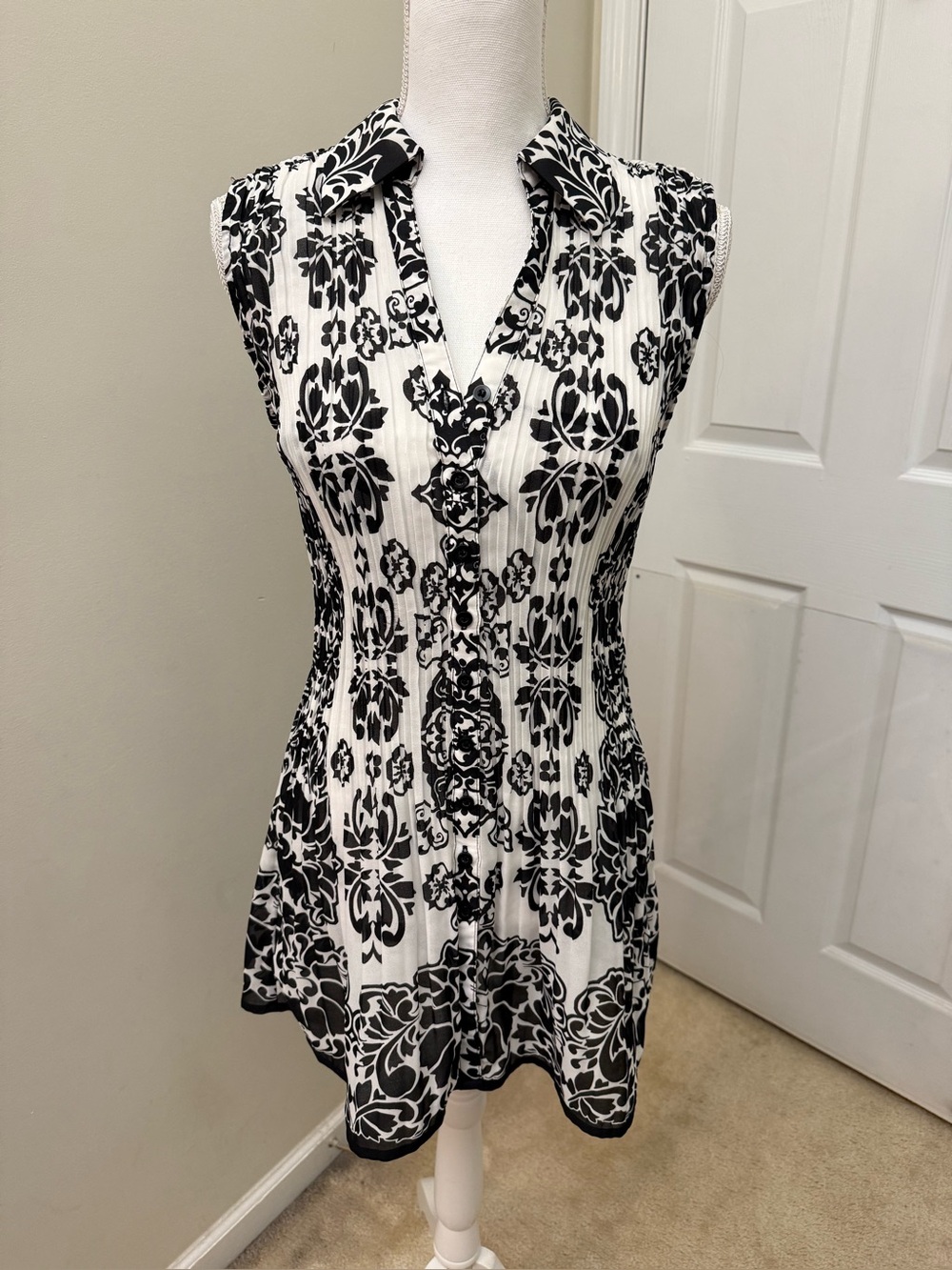 Alfani Black & White Floral Sleeveless Button Tunic
